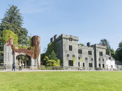 Armadale Castle Cabins Lodge in Scotland