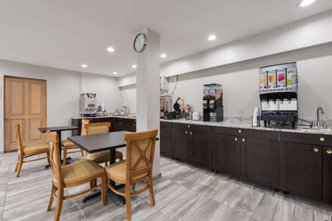 Econo Lodge Inn & Suites Mason City - Clear Lake Hotel in Mason City