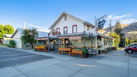 Riverwalk Inn Inn in Chelan (In Town)