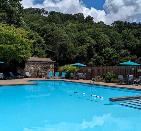 Laurel Ridge Country Club Inn in Waynesville