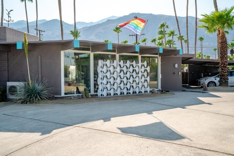 INNdulge Iconic Gay Men's Resort Resort in Palm Springs