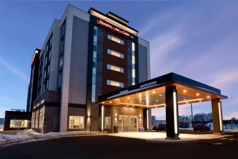 Hampton Inn & Suites by Hilton Ottawa West Hotel in Ottawa