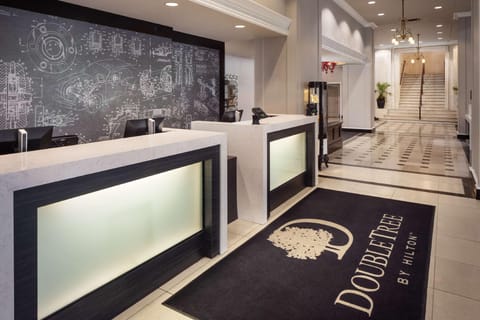 DoubleTree Suites by Hilton Hotel Detroit Downtown - Fort Shelby Hotel in Windsor