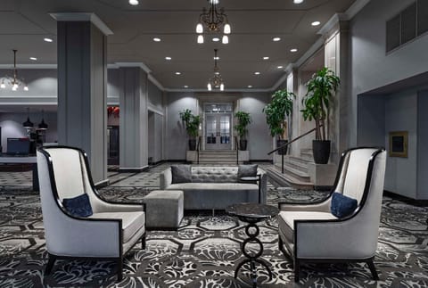 DoubleTree Suites by Hilton Hotel Detroit Downtown - Fort Shelby Hotel in Windsor