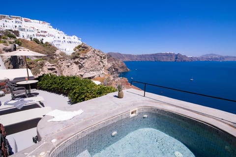 Pezoules of Oia Hotel in Oia