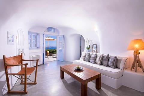 Pezoules of Oia Hotel in Oia