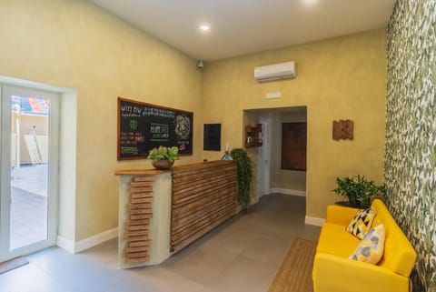 Hopestel - Secret Garden Hostel in Naples