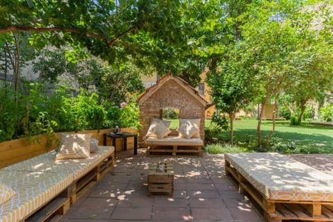 Hopestel - Secret Garden Hostel in Naples