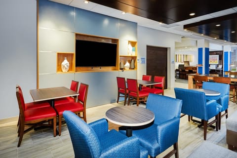 Holiday Inn Express & Suites Chicago North Shore - Niles By IHG Hotel in Des Plaines
