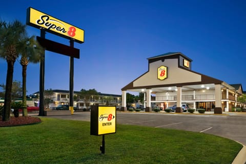 Super 8 by Wyndham Gulfport Airport NW/Near Biloxi Hotel in Gulfport