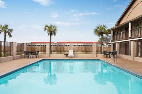 Super 8 by Wyndham Gulfport Airport NW/Near Biloxi Hotel in Gulfport