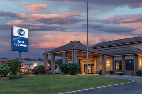 Best Western Ambassador Inn & Suites Hotel in Wisconsin Dells