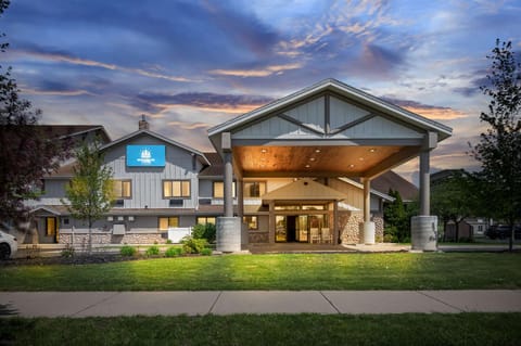 White Pine Inn & Suites Hotel in Michigan