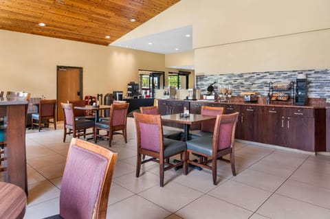 White Pine Inn & Suites Hotel in Michigan