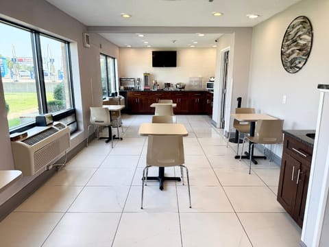 Days Inn by Wyndham St. Charles IL Hotel in Saint Charles