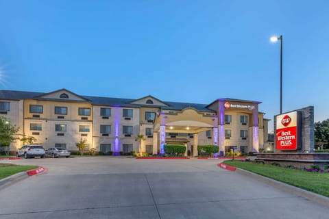 Best Western Plus Mansfield Inn & Suites Hotel in Mansfield