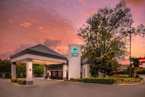 Clarion Pointe Morrow - Atlanta South Hotel in Morrow