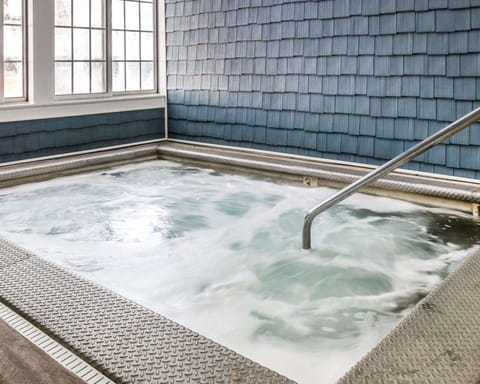 Clarion Hotel Mackinaw City Beachfront Hotel in Mackinaw City