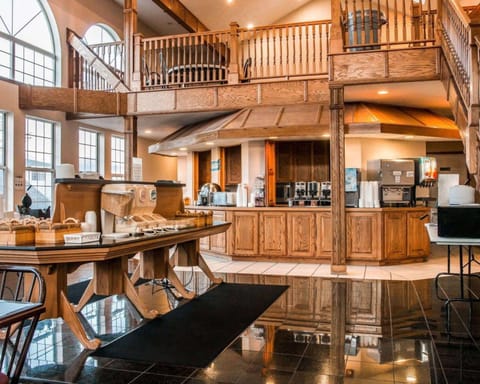 Clarion Hotel Mackinaw City Beachfront Hotel in Mackinaw City