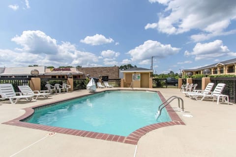 Quality Inn Andalusia Hotel in Alabama