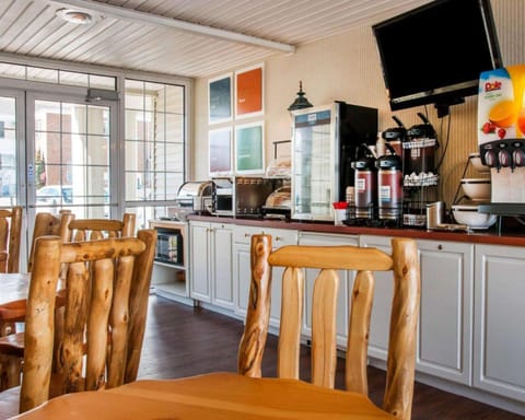 Comfort Inn Lakeside Hotel in Mackinaw City