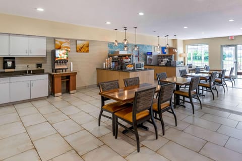 Comfort Suites Burlington Hotel in Burlington