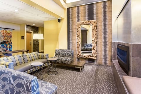 Comfort Suites Burlington Hotel in Burlington