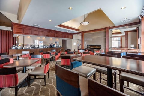 Comfort Suites Green Bay West Hotel in Howard