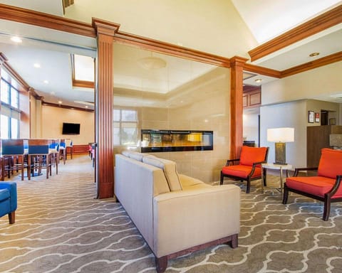 Comfort Suites Green Bay West Hotel in Howard