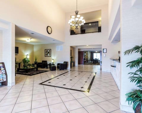 Quality Suites Huntsville Near University Hotel in Huntsville