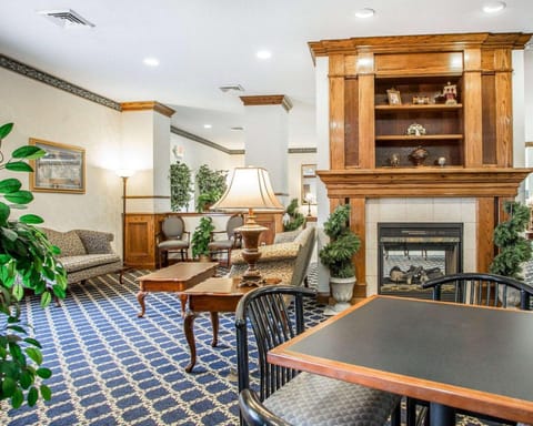 Comfort Suites Jefferson City Hotel in Jefferson City