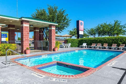 Quality Suites Lubbock Southwest Hotel in Lubbock