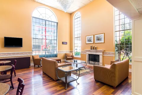 Quality Suites Lubbock Southwest Hotel in Lubbock