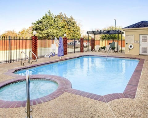 Comfort Suites Texas Ave. Hotel in College Station