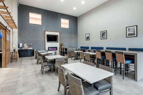 Comfort Suites West Memphis I-40 I-55 Hotel in Marion