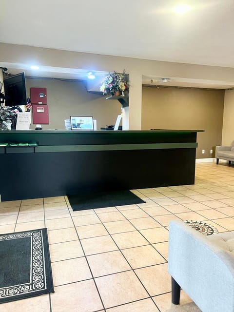 Country Hearth Inn & Suites Augusta Hostel in Augusta