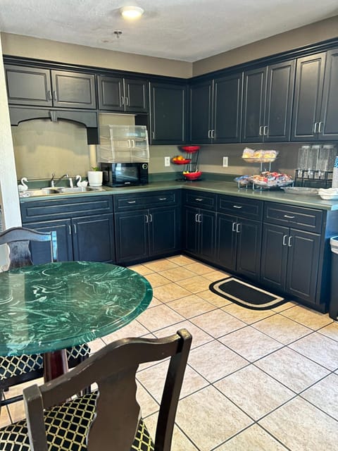 Country Hearth Inn & Suites Augusta Hostel in Augusta