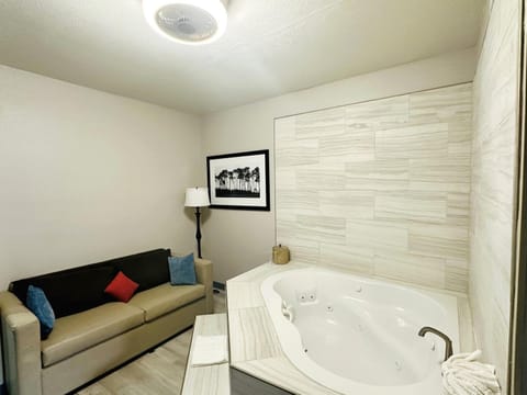 Baymont Inn & Suites by Wyndham Morrow/Atlanta I-75 South Hotel in Morrow