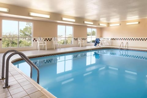 Country Inn & Suites by Radisson, Davenport - Quad Cities Hotel in Davenport