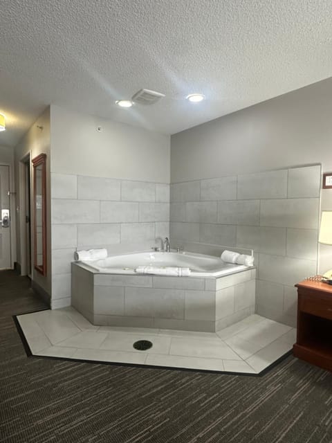 Country Inn & Suites by Radisson, Rossford - Toledo South Hotel in Ohio