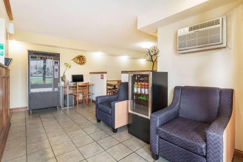 Econo Lodge Cloverdale Hotel in Indiana