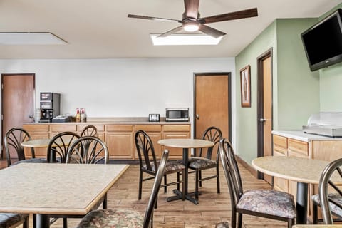 Econo Lodge Custer - Crazy Horse Area Hotel in Custer