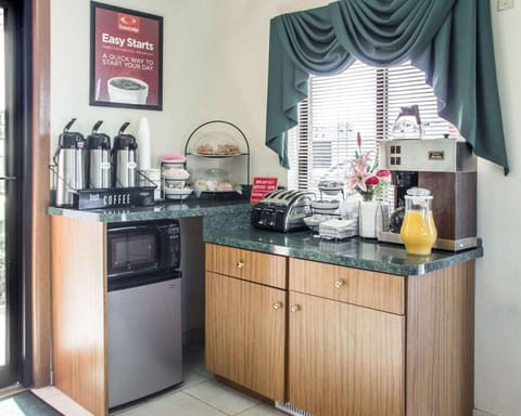 Econo Lodge Elkhart North Hotel in Elkhart