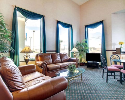 Econo Lodge Inn & Suites Gulfport Airport Hotel in Gulfport