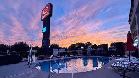 Econo Lodge Lenoir City - Knoxville Area Hotel in Watts Bar Lake