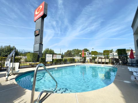 Econo Lodge Lenoir City - Knoxville Area Hotel in Watts Bar Lake