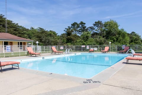 Oceanside Lodge Hotel in Marmora