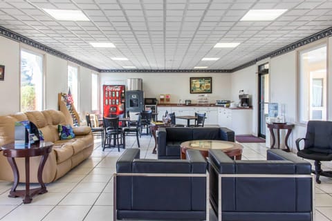 Oceanside Lodge Hotel in Marmora