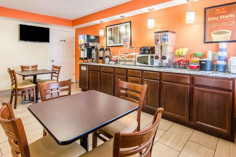 Econo Lodge Near Motor Speedway Hotel in Bristol