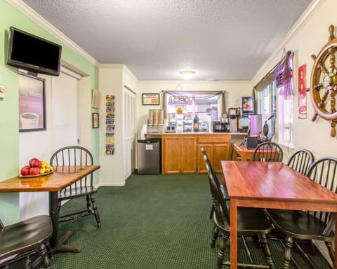 Econo Lodge Newport Hotel in Newport